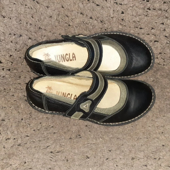 JUNGLA-Black/Gray  Leather Mary Jane Flats-Crepe Rubber Soles-Sz 37-Near Mint - Picture 6 of 7